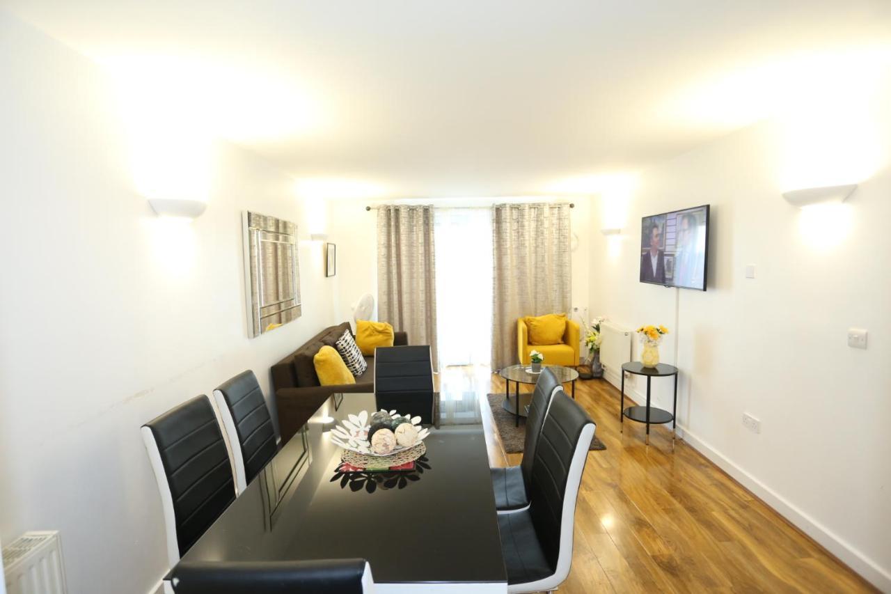 Lovely View 2 Beds 2 Bath Apartment, London Bagian luar foto