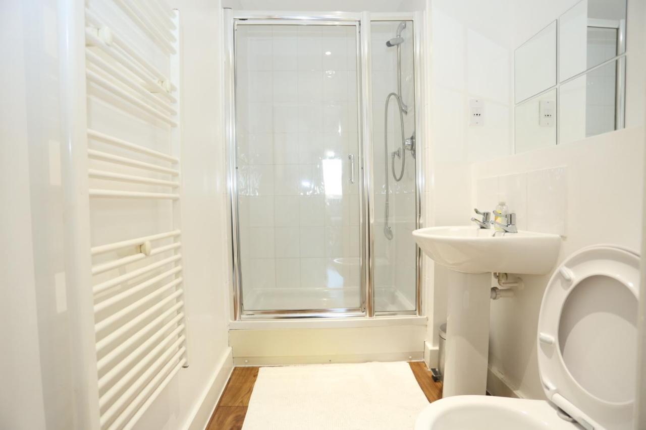 Lovely View 2 Beds 2 Bath Apartment, London Bagian luar foto